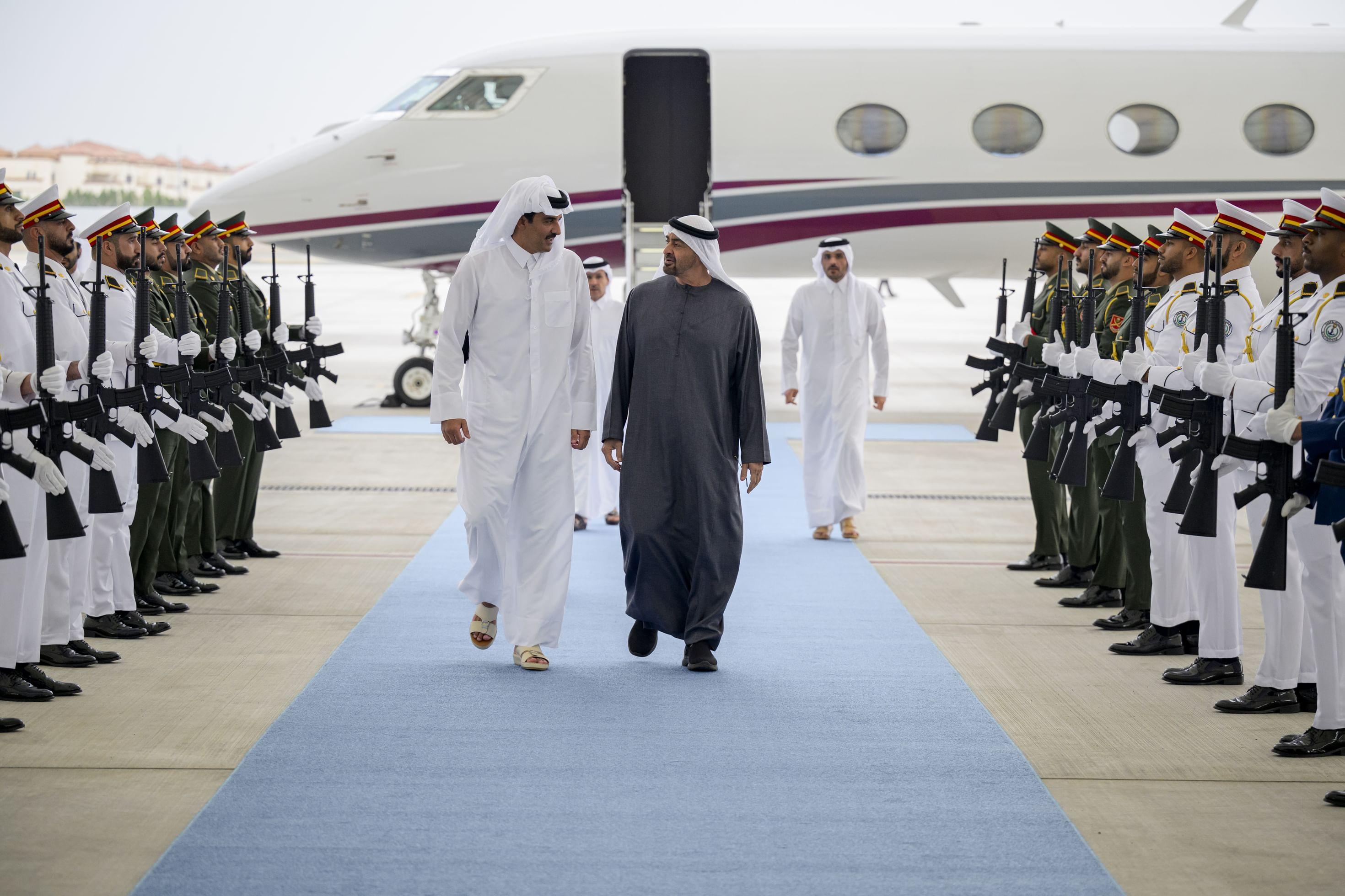 محمد بن زايد وأمير قطر يبحثان تداعيات الاعتداءات الإيرانية على الخليج