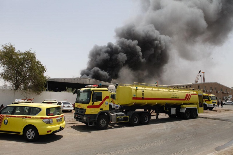 أبوظبي: السيطرة على حريق في مستودع بمنطقة "المزون" دون إصابات