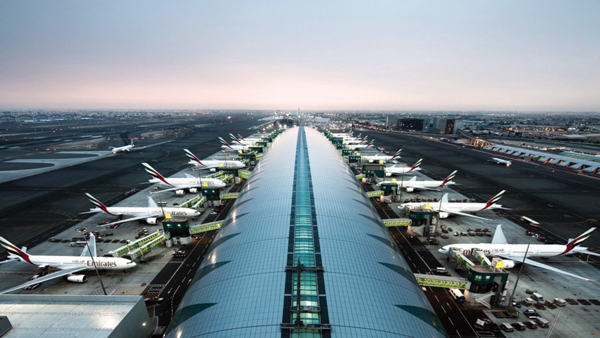 تعليق مؤقت للعمليات في مطار دبي الدولي إثر هجوم إيراني دون تسجيل إصابات