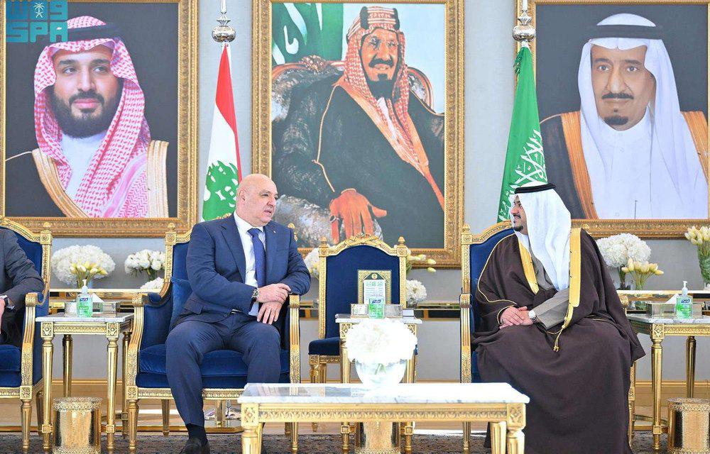 تحركات سعودية في بيروت لتوحيد الموقف اللبناني تتعثر بفعل الانقسامات السياسية