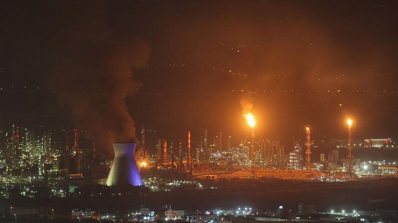 إيران تضرب مصفاة نفط إسرائيلية في حيفا