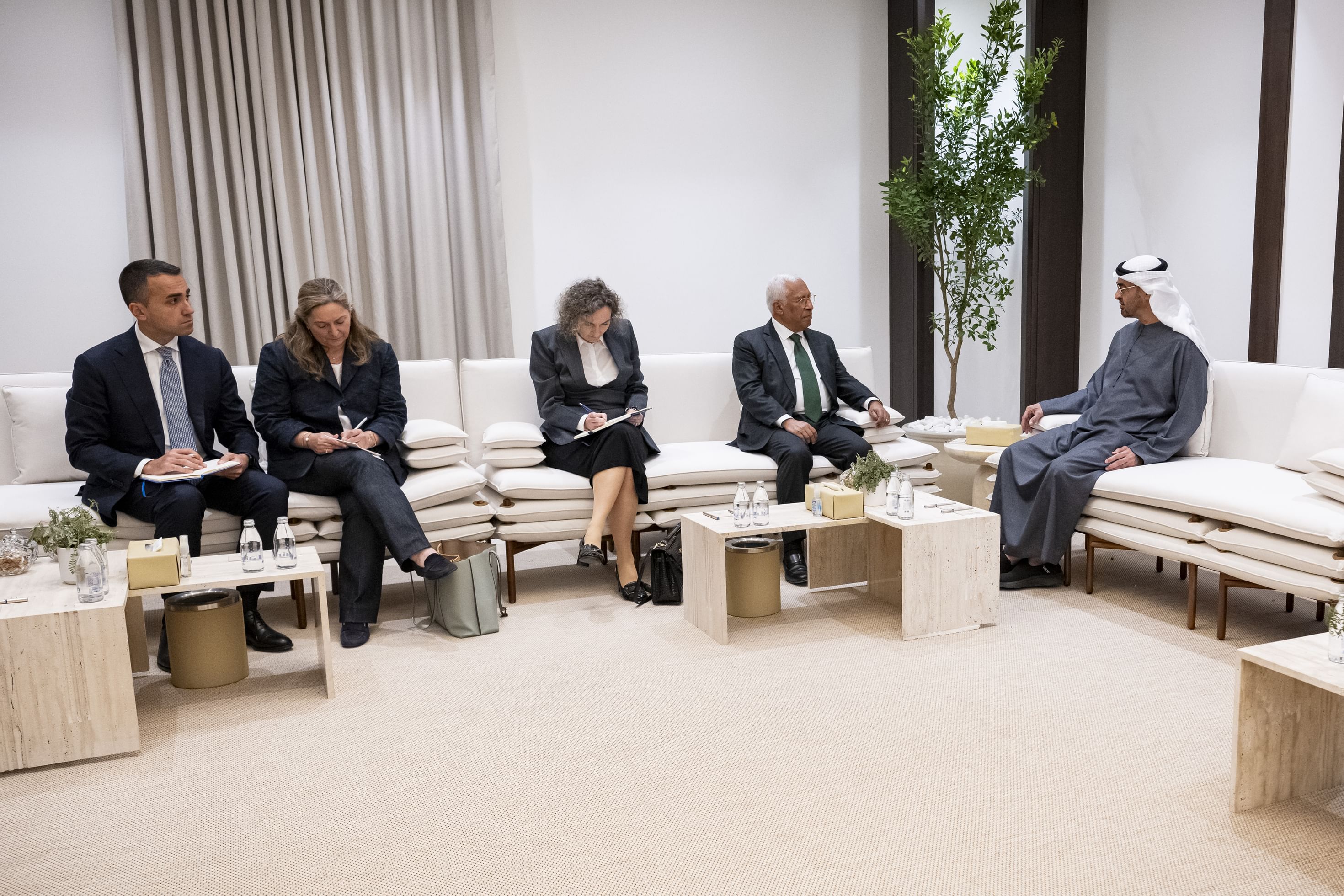 مباحثات إماراتية أوروبية روسية حول تطورات المنطقة وأمن الملاحة وإمدادات الطاقة