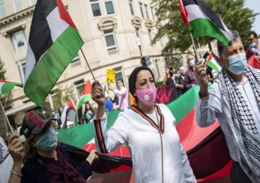 دعت لإطلاق "عملية سلام".. أبوظبي تقول إنها ملتزمة بدعم استقلال فلسطين