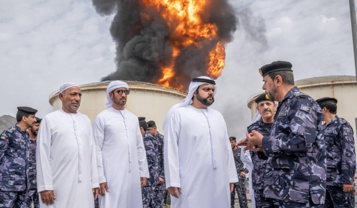 السيطرة على حريق في منشأة بترولية بالفجيرة بعد سقوط شظايا مسيّرة إيرانية