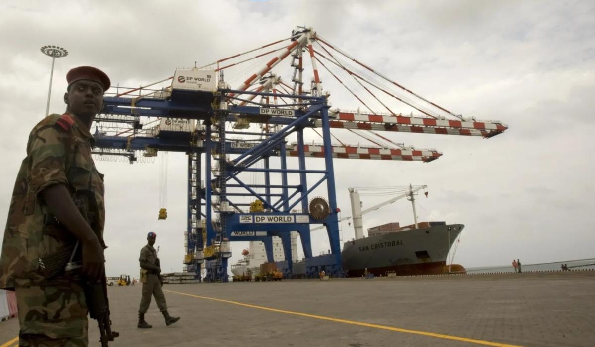 صحيفة إسبانية: أبوظبي القوة "الخفية" التي تعيد رسم خارطة النفوذ من الموانئ إلى الذهب