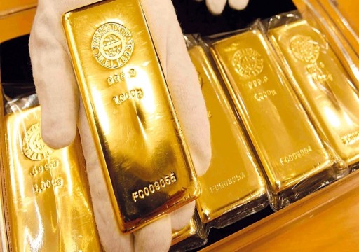 الذهب يتراجع متأثراً بموجة جني الأرباح