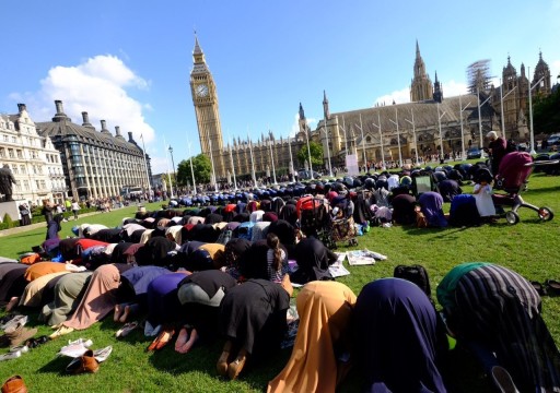 وكالة: انخفاض عدد المسيحيين في إنكلترا وويلز وزيادة في أعداد المسلمين