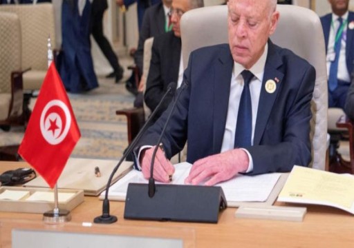وكالة: قيس سعيد يفكك أسس ديمقراطية الربيع العربي الوليدة في تونس