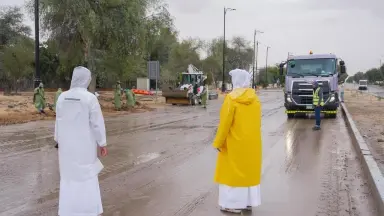 بلدية الظفرة تتعامل مع 420 بلاغاً متعلّقاً بالأمطار خلال 12 ساعة وتستعيد انسيابية الحركة بالكامل