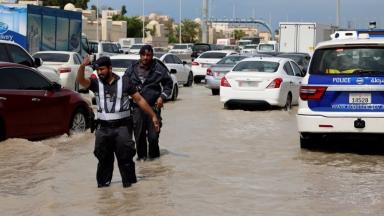 "الطوارئ والأزمات": لا ارتباط بين الطقس وأي تهديدات.. والأمطار مستمرة حتى غد