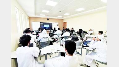 الشارقة للتعليم تمنح المدارس حرية تحديد آليات اختبارات نهاية الفصل الثاني عن بُعد