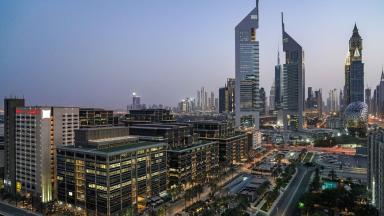 دبي تصدر قانوناً جديداً لتنظيم "تعهيد" الخدمات الحكومية للقطاع الخاص