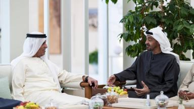 رئيس الدولة وحاكم رأس الخيمة يناقشان دعم خطط التنمية