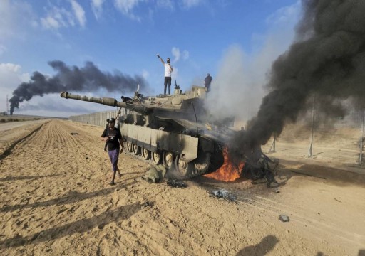 وصفت عناصر المقاومة بـ"الجرذان".. صحيفة إماراتية: حماس باعت غزة وسلمتها لـ"إسرائيل"