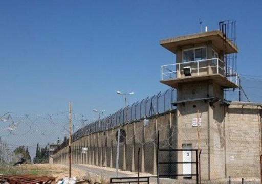 30 أسيرا فلسطينيا في سجون الاحتلال يشرعون في إضراب مفتوح عن الطعام