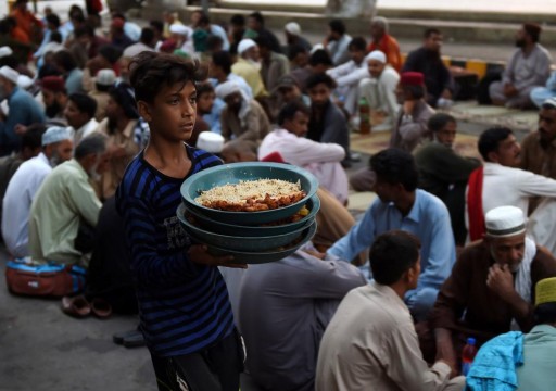 تقرير: ارتفاع الأسعار الشديد يجبر اليمنيين على الاقتطاع من وجبات رمضان