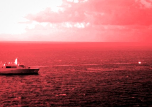 البحرية الأمريكية تختبر "سلاح ليزر" بخليج عدن لمواجهة الزوارق المفخخة