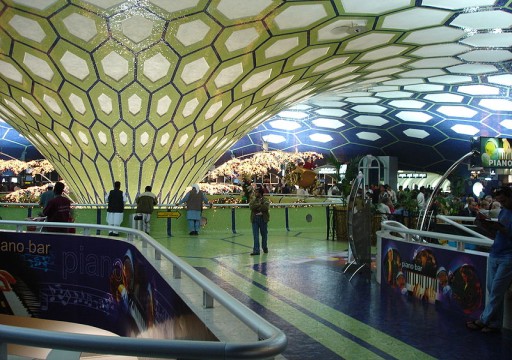 مطار أبوظبي يتوقع استقبال قرابة ثلاثة ملايين مسافر في الصيف