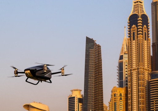 سيارة طائرة تقوم بأول رحلة عامة في سماء دبي