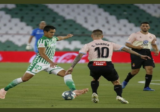 بيتيس يتغلب على إسبانيول ويحقق فوزه الأول في الدوري الإسباني