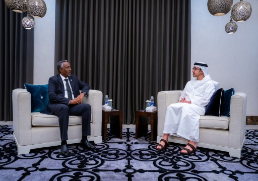 عبدالله بن زايد يبحث مع نظيره الصومالي تعزيز العلاقات الثنائية