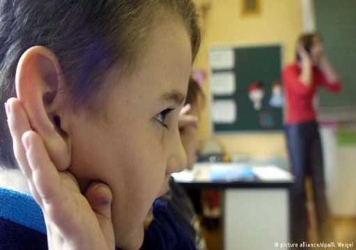 ما تأثير الضوضاء على تعلم الكلام لدى الأطفال؟