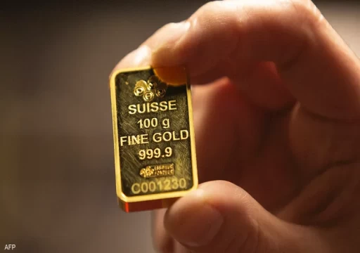 الذهب عند أدنى مستوى في ثلاثة أسابيع مع صعود الدولار وعائد السندات