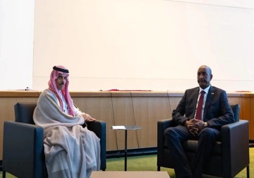 وزير الخارجية السعودي يبحث مع البرهان مستجدات الأوضاع في السودان