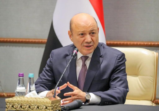 بلينكن يحضّ رئيس المجلس الرئاسي في اليمن على السعي لإرساء سلام مستدام