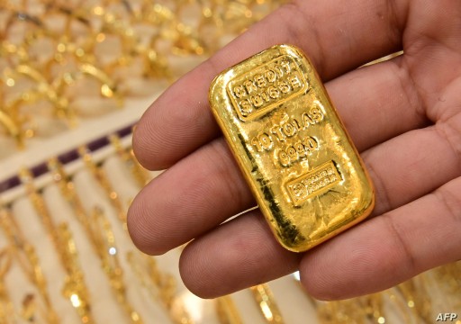 الذهب يتجه نحو أكبر ارتفاع شهري في عام تقريبا وسط إقبال على الملاذات الآمنة