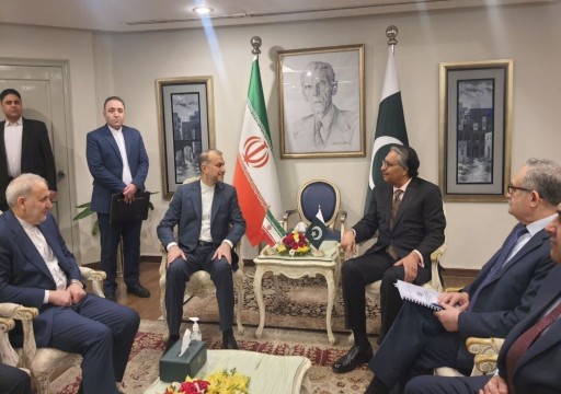 وزير خارجية إيران يزور باكستان لبحث التهدئة بين البلدين