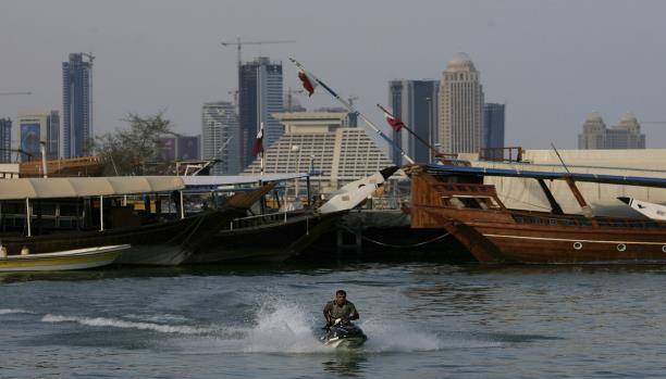 أبوظبي تتراجع عن تخفيف القيود على ناقلات نفط مرتبطة بقطر