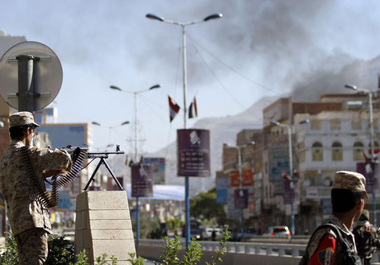 المقاومة الشعبية تنتزع مطار عدن و خور مكسر من يد الحوثيين