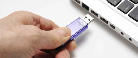 احمِ حسابك على فيسبوك من الاختراق.. مفتاح USB لتعزيز الأمان