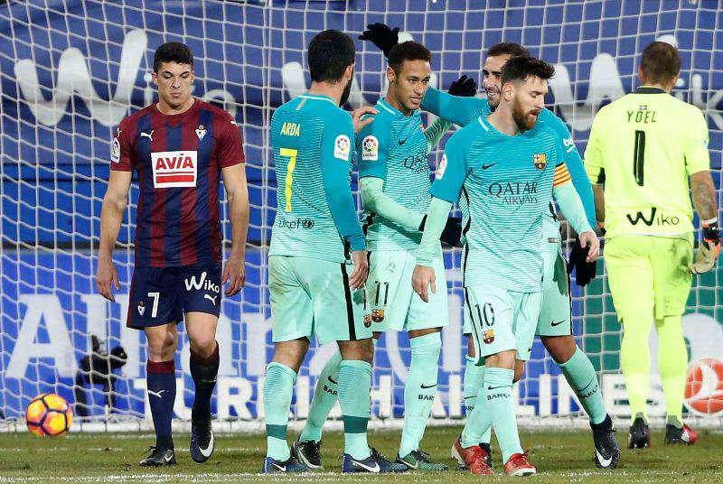 برشلونة يسحق إيبار ويواصل مطاردة ريال مدريد بـ"الليغا"