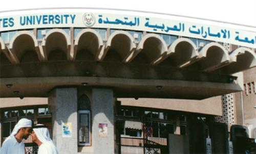 آلاف النسخ من"المتاجرون بالدين" توزع على طلاب الجامعات