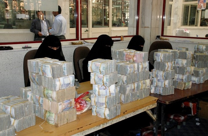 الريال اليمني يسجل مستوى قياسي في الانخفاض أمام الدولار