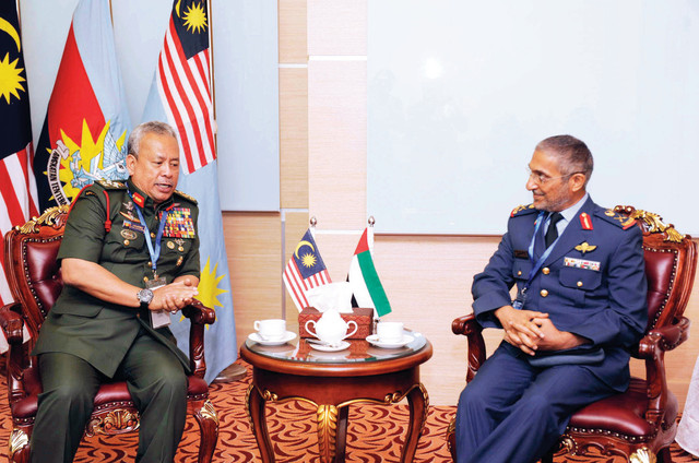 مباحثات إماراتية ماليزية للتعاون العسكري
