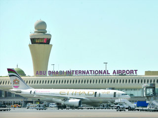 مطار أبوظبي يقلص الإجازات استعداداً للعطلات