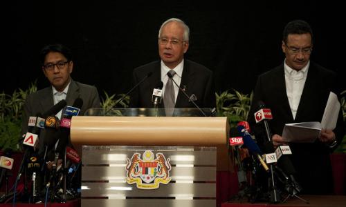 رئيس وزراء ماليزيا يؤكد سقوط الطائرة في المحيط الهندي