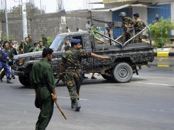 اشتباكات حول القصر الرئاسي بصنعاء ومقتل خمسة جنود