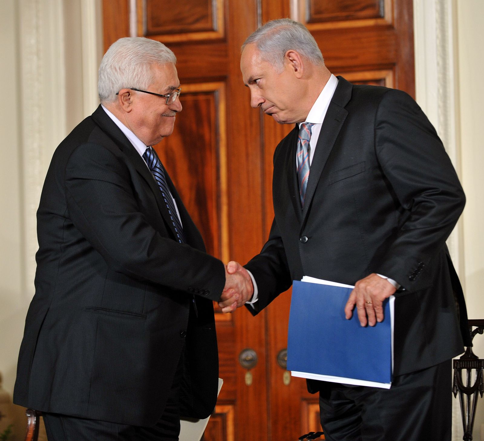 الرئيس الفلسطيني يبدي استعداده لاستئناف المفاوضات