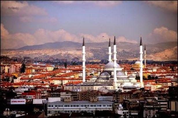 تركيا تفتتح مسجدا في كل جامعة حكومية 