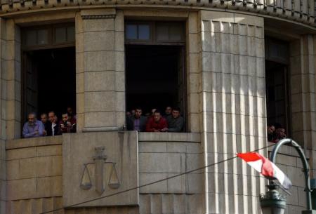السلطات المصرية تحيل41 قاضيا للتقاعد الإجباري لرفضهم الانقلاب                            