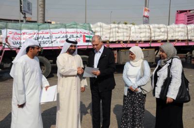 توزيع عاجل للمساعدات الإماراتية لمتضرري العداون الوحشي على غزة