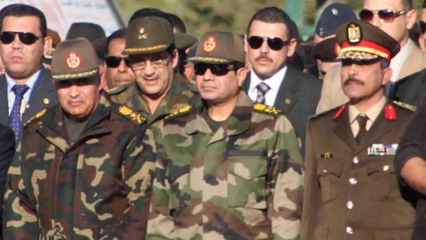 خبير ألماني: الجيش المصري قد يستبعد السيسي ويحمله مسؤولية "الإرهاب"