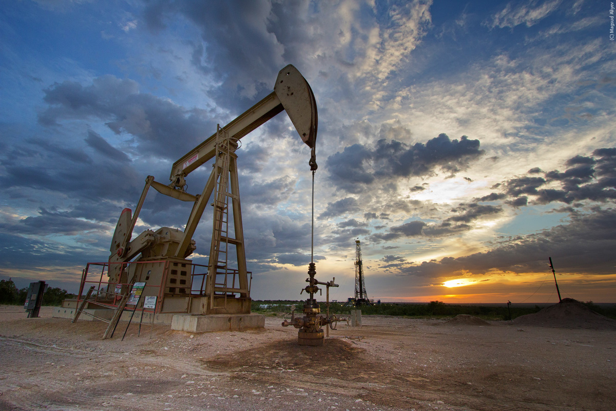 أسعار النفط تشهد ارتفاعاً طفيفاً مع تنامي الإمدادات
