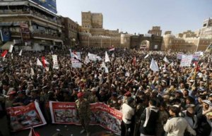الحوثيين يتقدمون في عدن وخامنئي يرسل قطع بحرية إيرانية لباب المندب