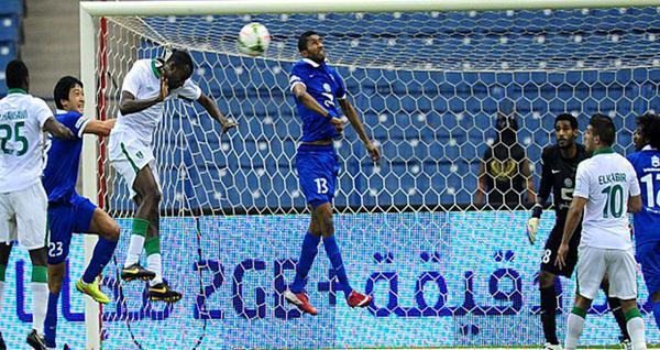 التعادل السلبي ينهي قمّة الهلال والأهلي السعوديين 