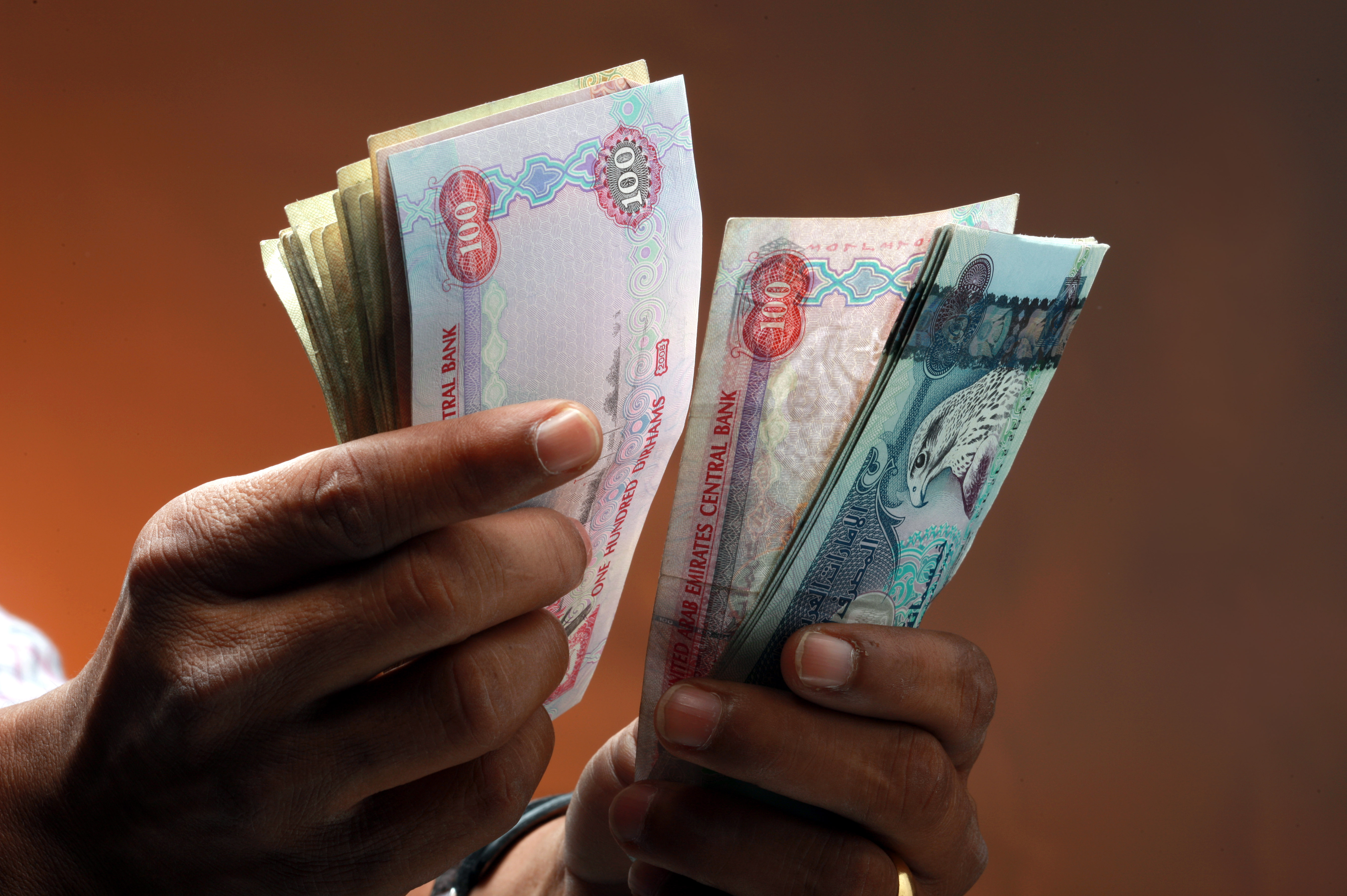 الإمارات الثالثة خليجياً في ارتفاع رواتب مدراء الشركات
